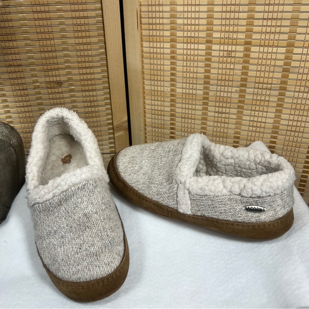 ACORN Slippers, Size: 6 1/2 - 7 1/2